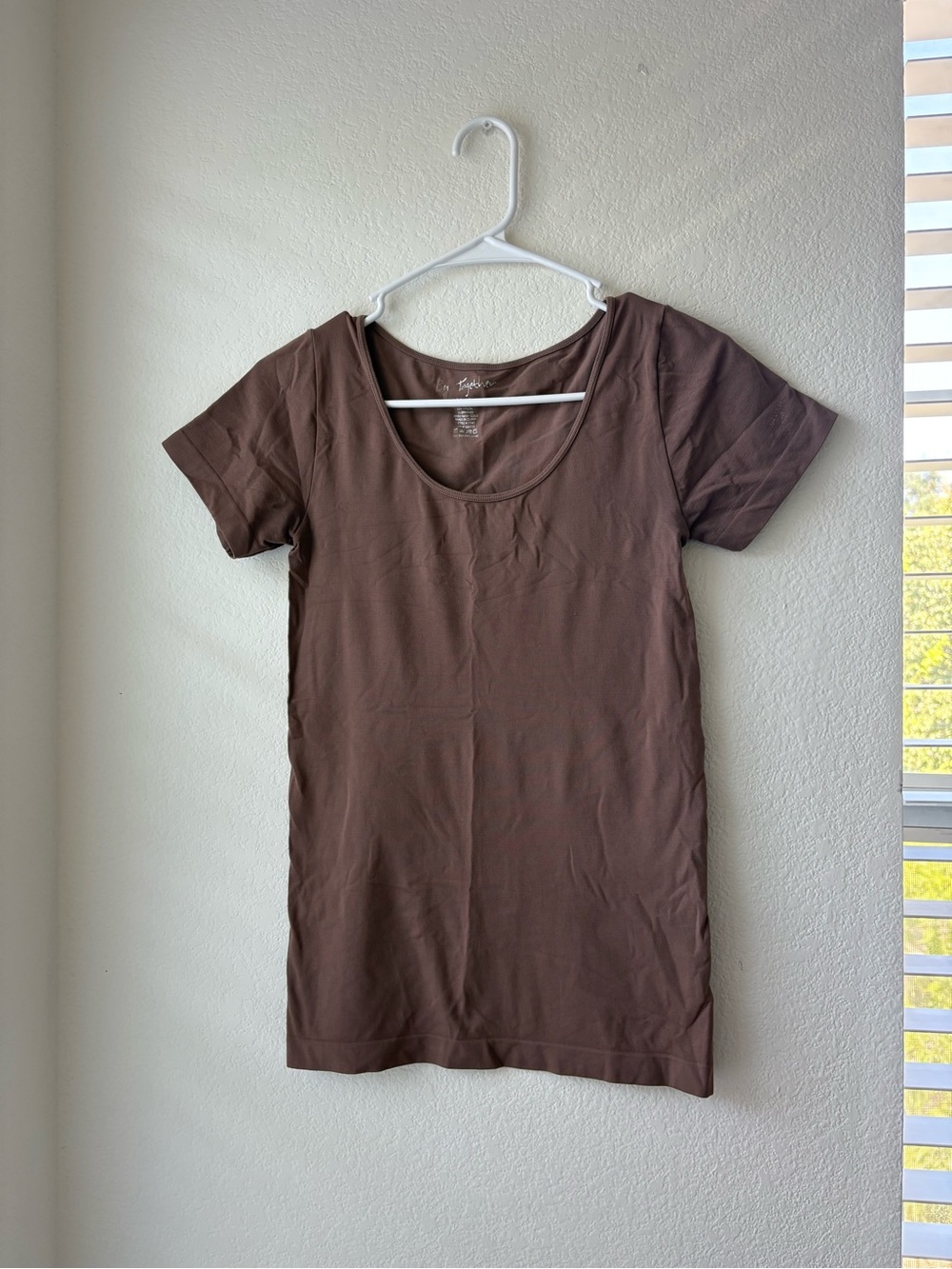 BY TOGETHER Scoop Neck Short Sleeve Tee in Chocolate Brown
